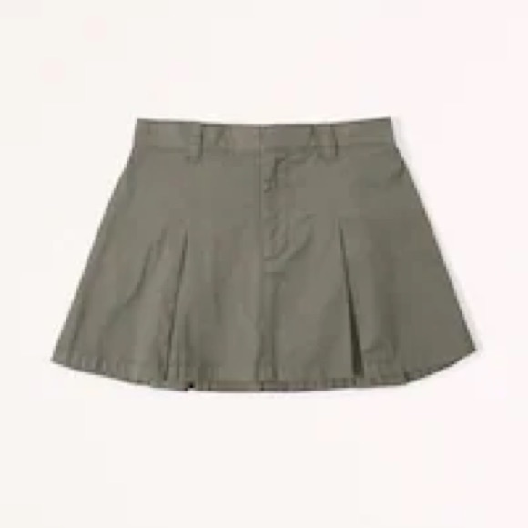Abercrombie & Fitch Pants - NWOT Abercrombie High Waisted Pleated Chino Mini Skort size Medium - Olive